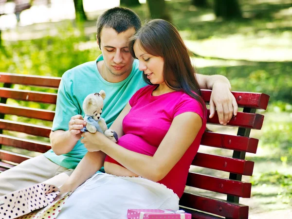 Pregnant woman with man outdoor. — Stock Photo, Image