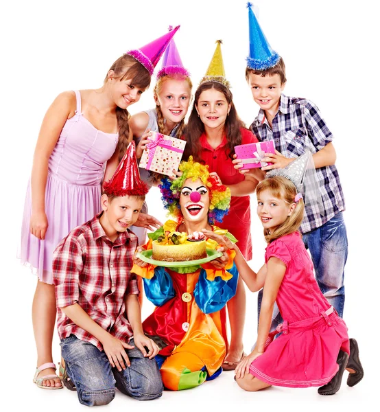 Festa di compleanno gruppo di bambini con torta . — Foto Stock