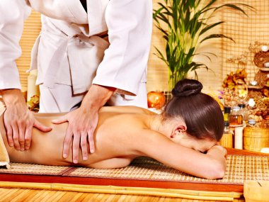 Bambu masaj yaptırdığım kadın.