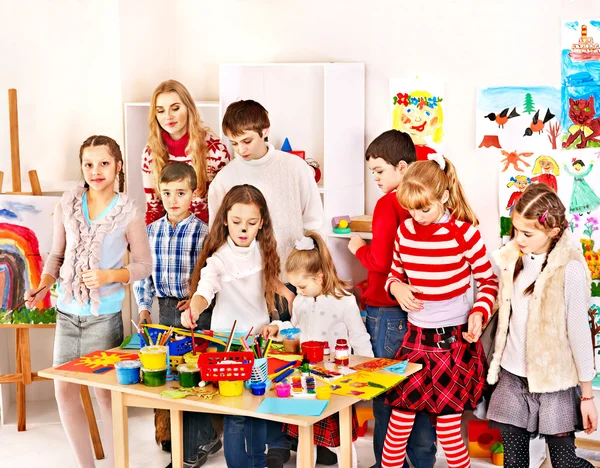 Barn målning på konstskola. — Stockfoto