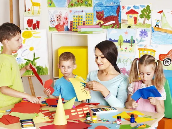 sınıf öğretmeni olan çocuklar.