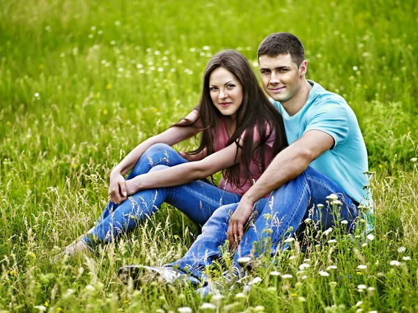 Couple on green grass. — Stock Photo, Image