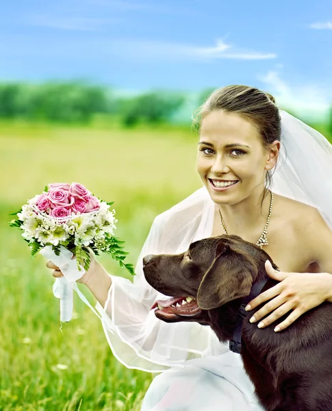 Brud i brudklänning. — Stockfoto