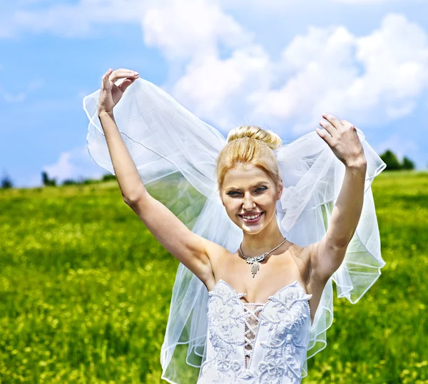 Noiva em vestido de noiva. — Fotografia de Stock