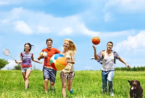 Groep zomer buiten. — Stockfoto