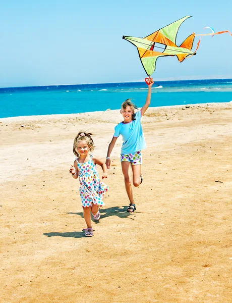 Kid aquilone volante all'aperto . — Foto Stock