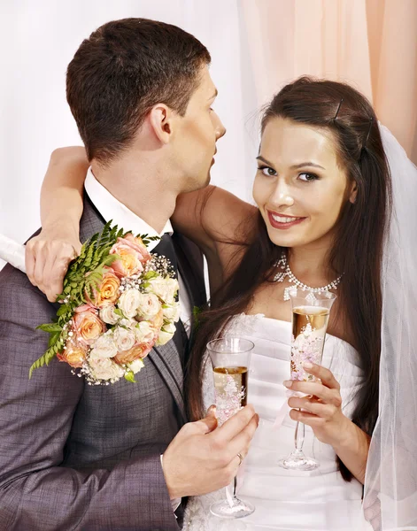 Wedding couple drinking champagne — Stock Photo, Image