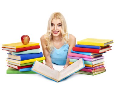 yığın kitap ile öğrenci.