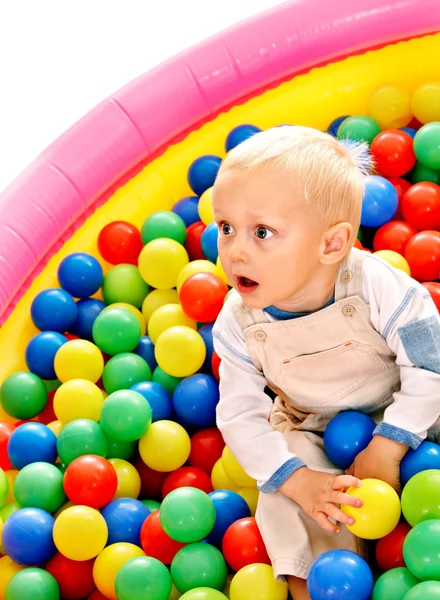 Niño en bola de colores . — Foto de Stock