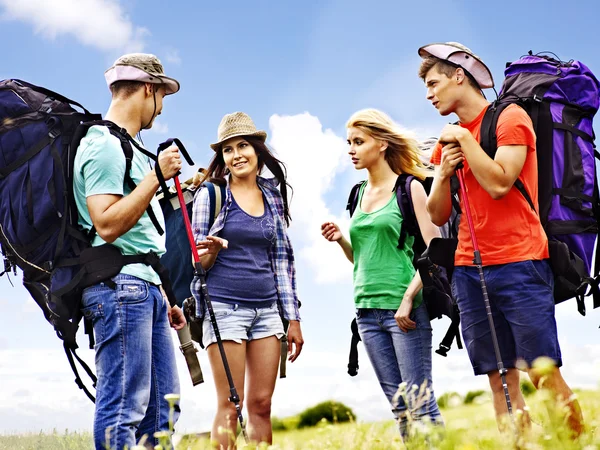 Grupp människor på resa. — Stockfoto