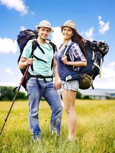 Casal em viagem . — Fotografia de Stock