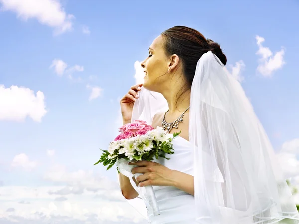 Bruid zomer buiten. — Stockfoto