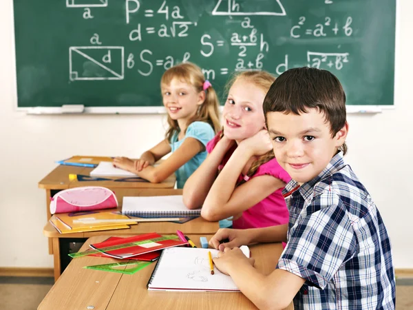 Schulkinder Mädchen und Junge. — Stockfoto