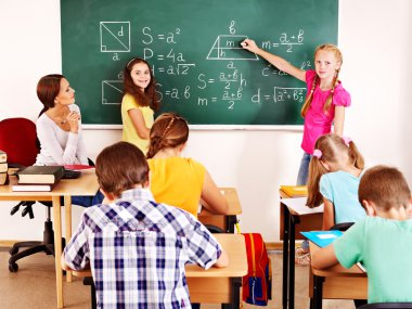 okul çocuk öğretmen ile.