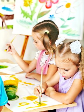 şövale Boyama Çocuk.