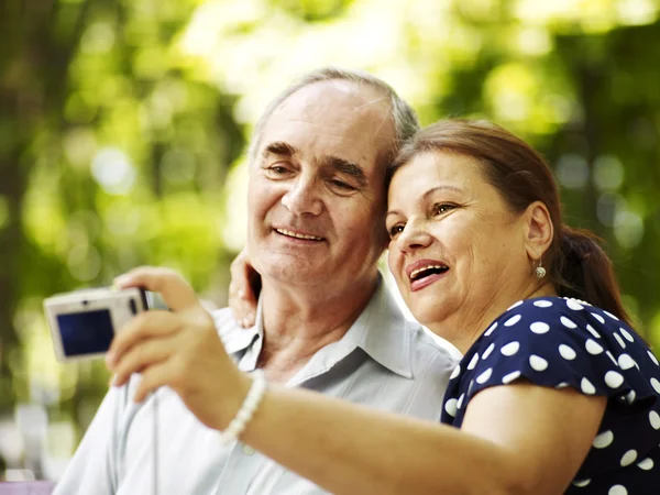 Happy old couple with camera — Stock Photo, Image