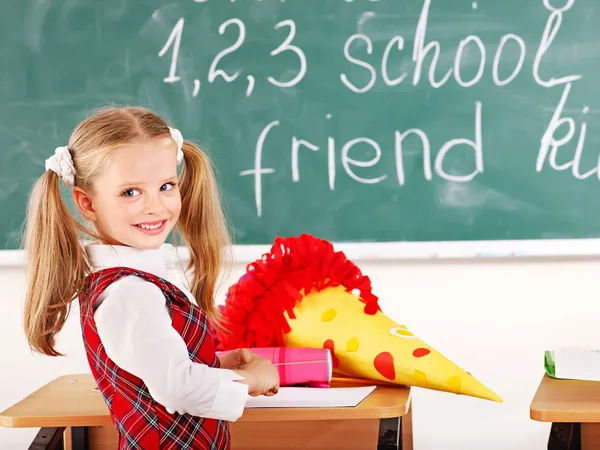 Barn med skolan kon. — Stockfoto