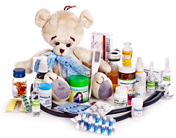 Kindermedizin und Teddybär. — Stockfoto