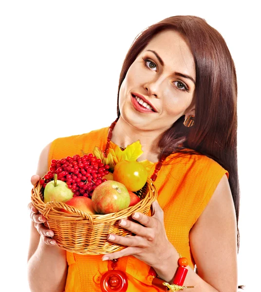 Mujer sosteniendo cesta de otoño . —  Fotos de Stock