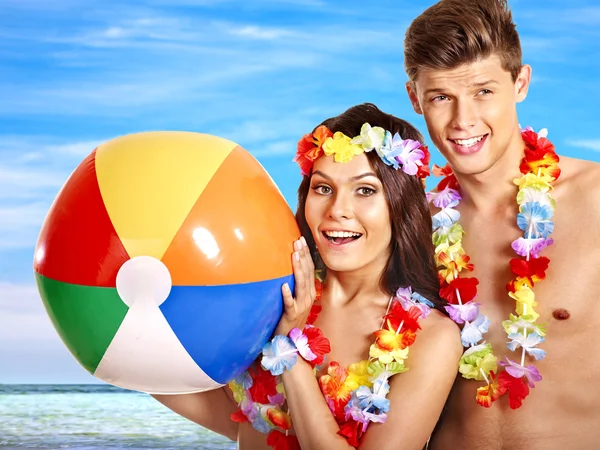 Couple with beach ball at Hawaii beach. — Stock Photo, Image