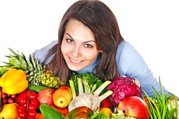 Женщина с группой фруктов и овощей . — стоковое фото
