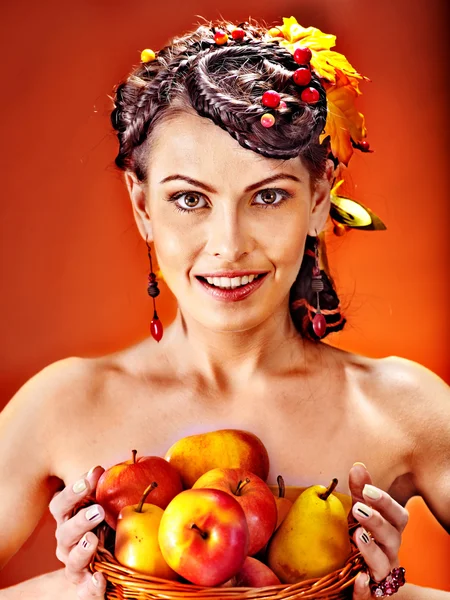 Woman holding autumn basket. — Stock Photo, Image