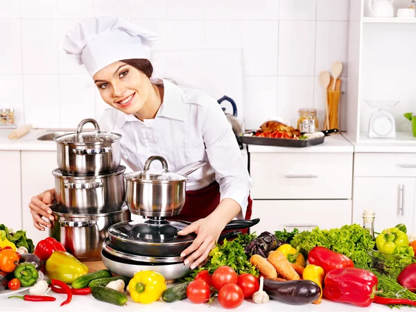 Housewife cooking at kitchen. — Stock Photo, Image