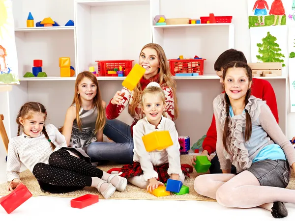 Kinderen op de kleuterschool. — Stockfoto