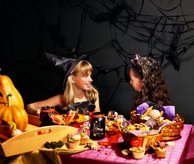 çocuklar Cadılar Bayramı partisi .