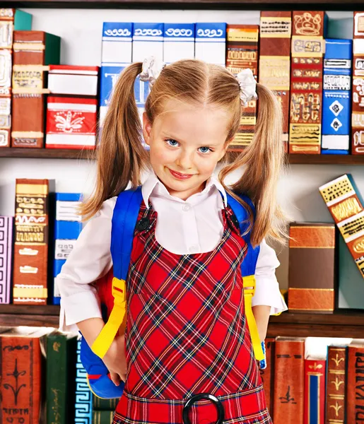 Kind met stapel boeken. — Stockfoto