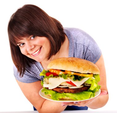 Hamburger yiyen kadın.