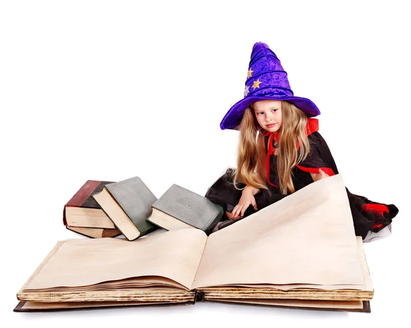 Bruxa menina segurando livro . — Fotografia de Stock