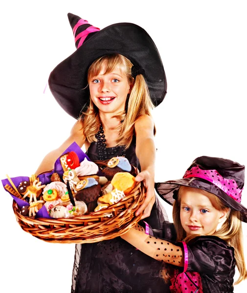 Bruja niños en fiesta de Halloween . — Foto de Stock