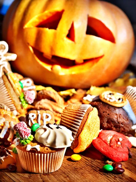 Halloween table with trick or treat — Stock Photo, Image