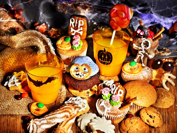 Halloween table with trick or treat — Stock Photo, Image