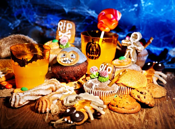 Halloween table with trick or treat — Stock Photo, Image