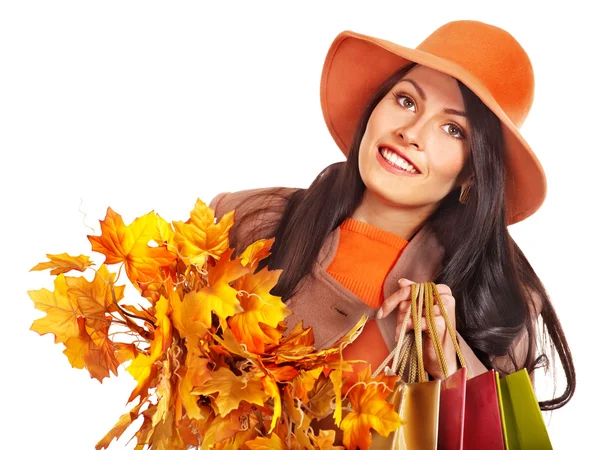 Mulher segurando folhas de laranja . — Fotografia de Stock