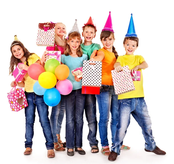 Grupo fiesta de cumpleaños de adolescente con payaso . —  Fotos de Stock