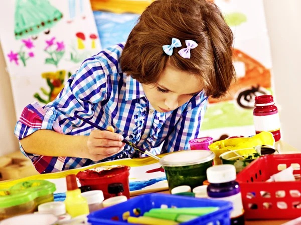 Child painting. — Stock Photo, Image