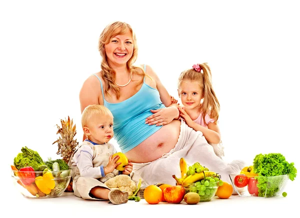 Famiglia donna incinta preparare il cibo  . — Foto Stock