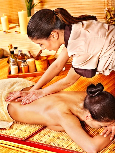 Kobieta zaczyna masaż . — Zdjęcie stockowe