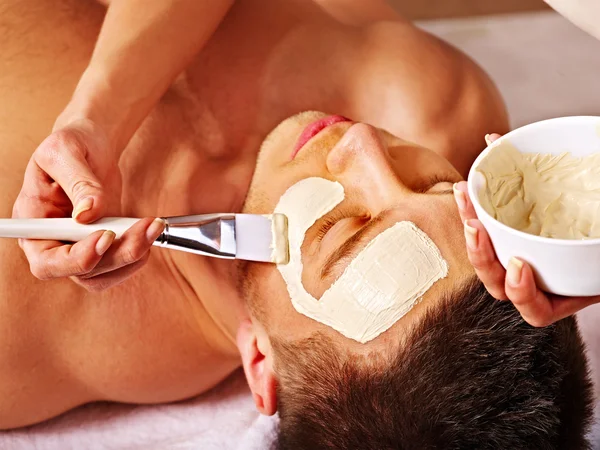 Máscara facial de arcilla en spa de belleza . — Foto de Stock