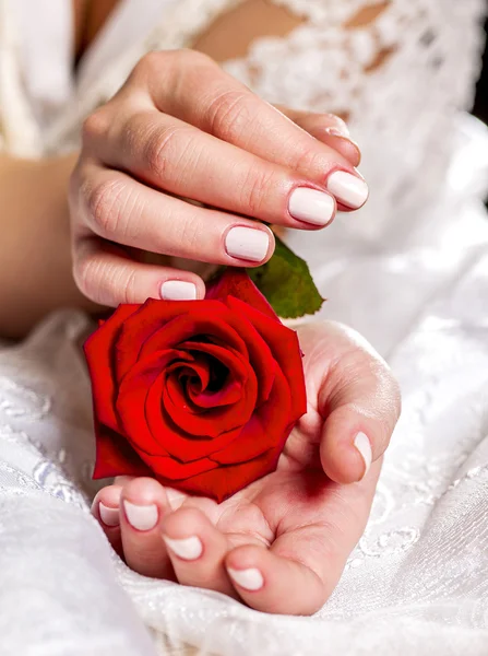 Bride with rose bouquet — Stock Photo, Image