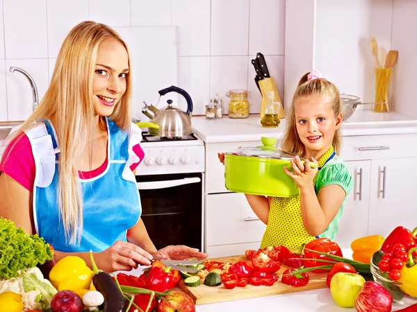 Mother and daughter at kitchen. — Stock Photo, Image