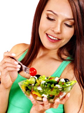 kadın mutfağa salata yemek.