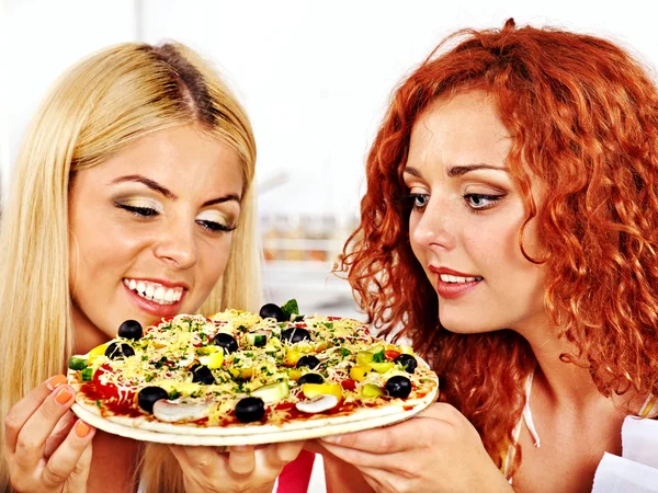 Women cooking pizza. — Stock Photo, Image