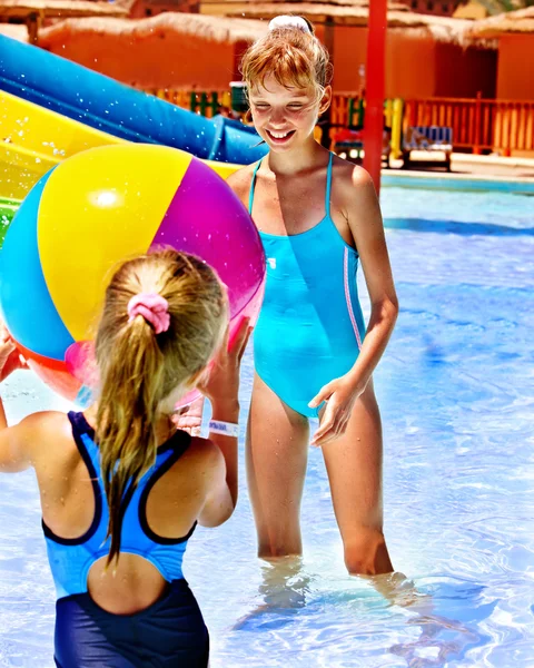 Aquapark 어린이 들 — 스톡 사진