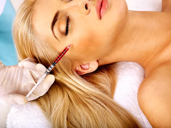 Woman giving botox injections. — Stock Photo, Image