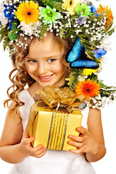 Niño con caja de regalo — Foto de Stock