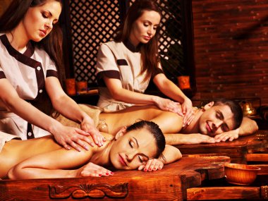 Ayurveda spa tedavisi sahip çift.